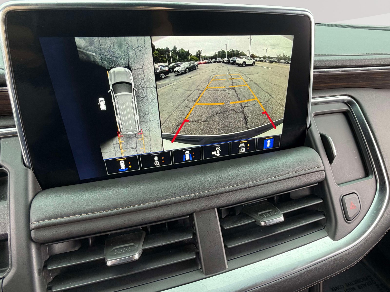 Used 2022 Chevrolet Tahoe High Country AWD/4WD image 9