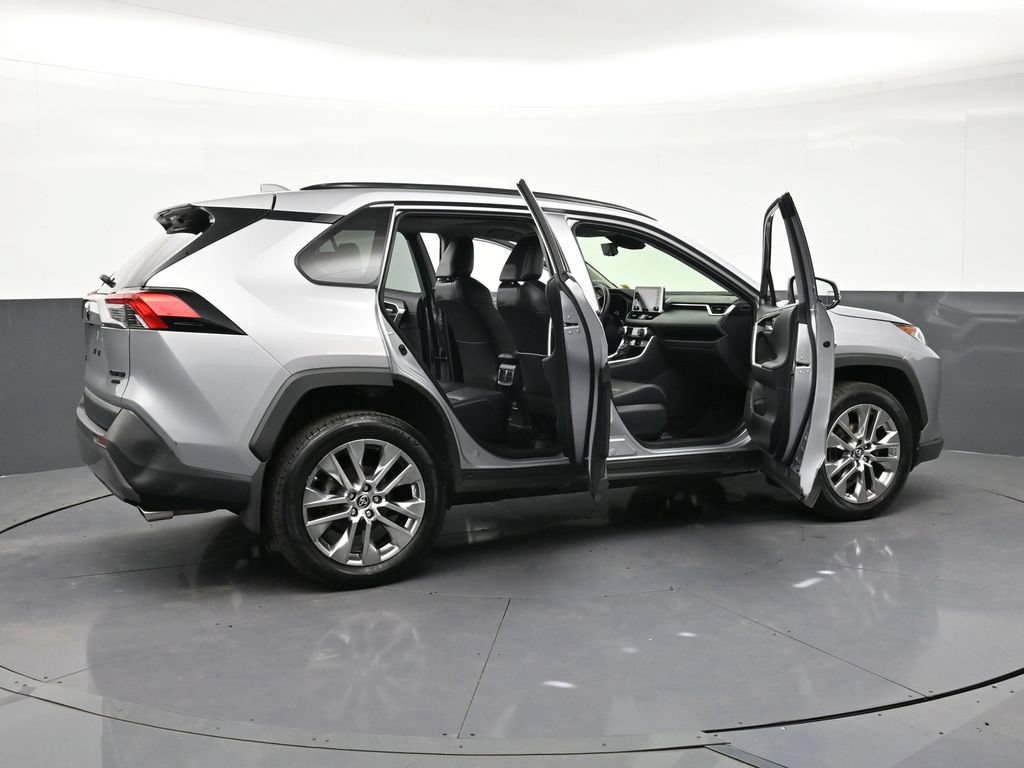 Used 2019 Toyota RAV4 Limited AWD/4WD image 32