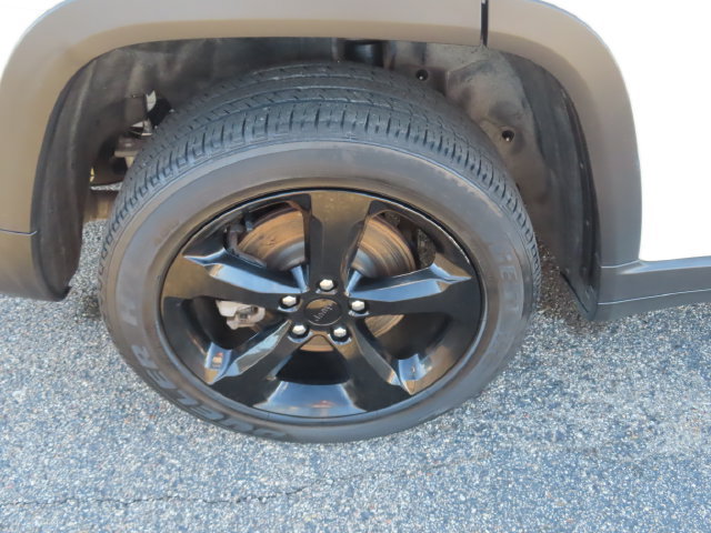 Used 2023 Jeep Grand Cherokee L Laredo AWD/4WD image 16