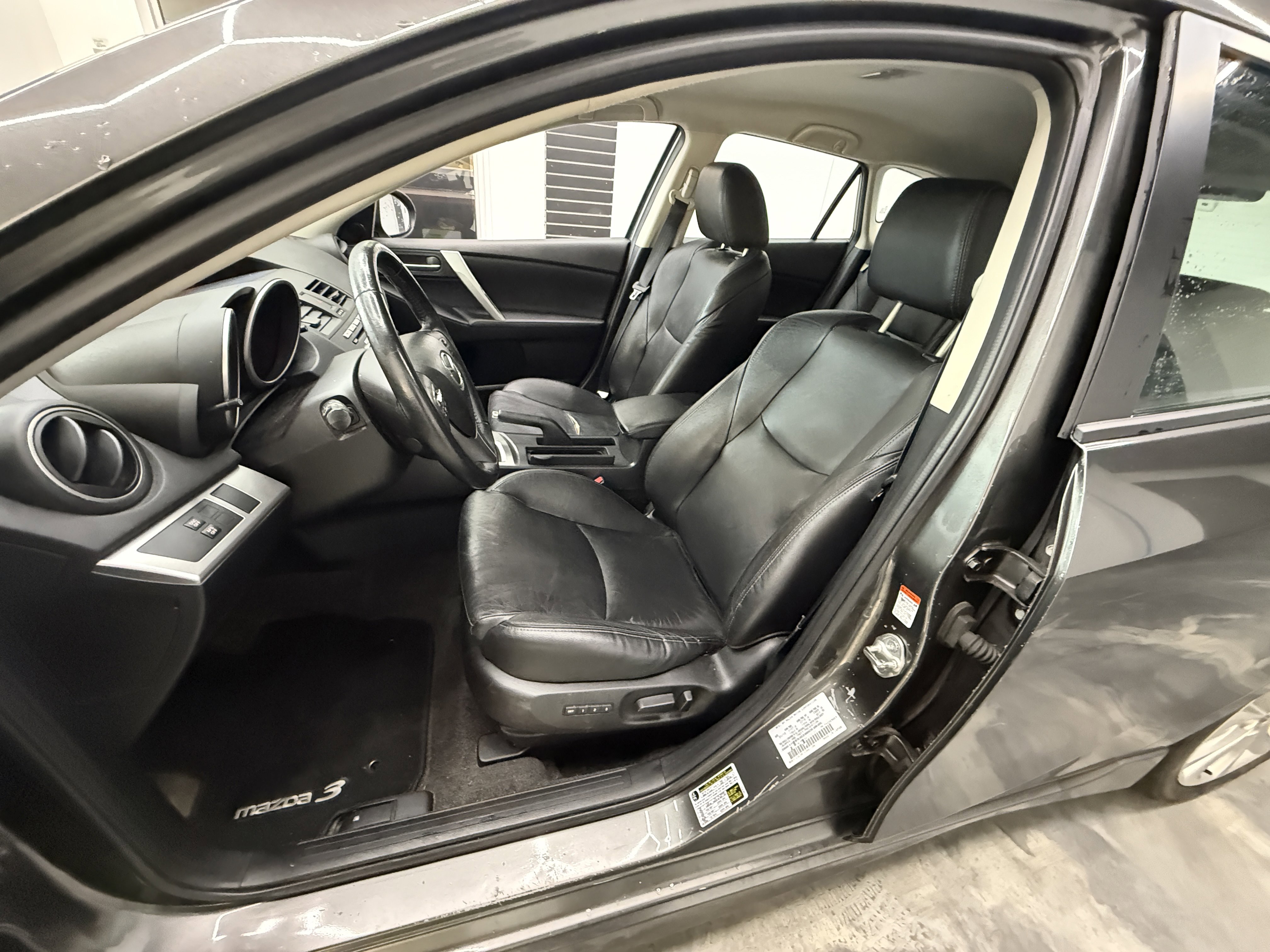 Used 2010 MAZDA MAZDA3 s Grand Touring image 11