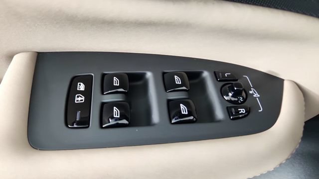 New 2026 Volvo XC90 T8 Plus w/ Protection Package AWD/4WD image 10