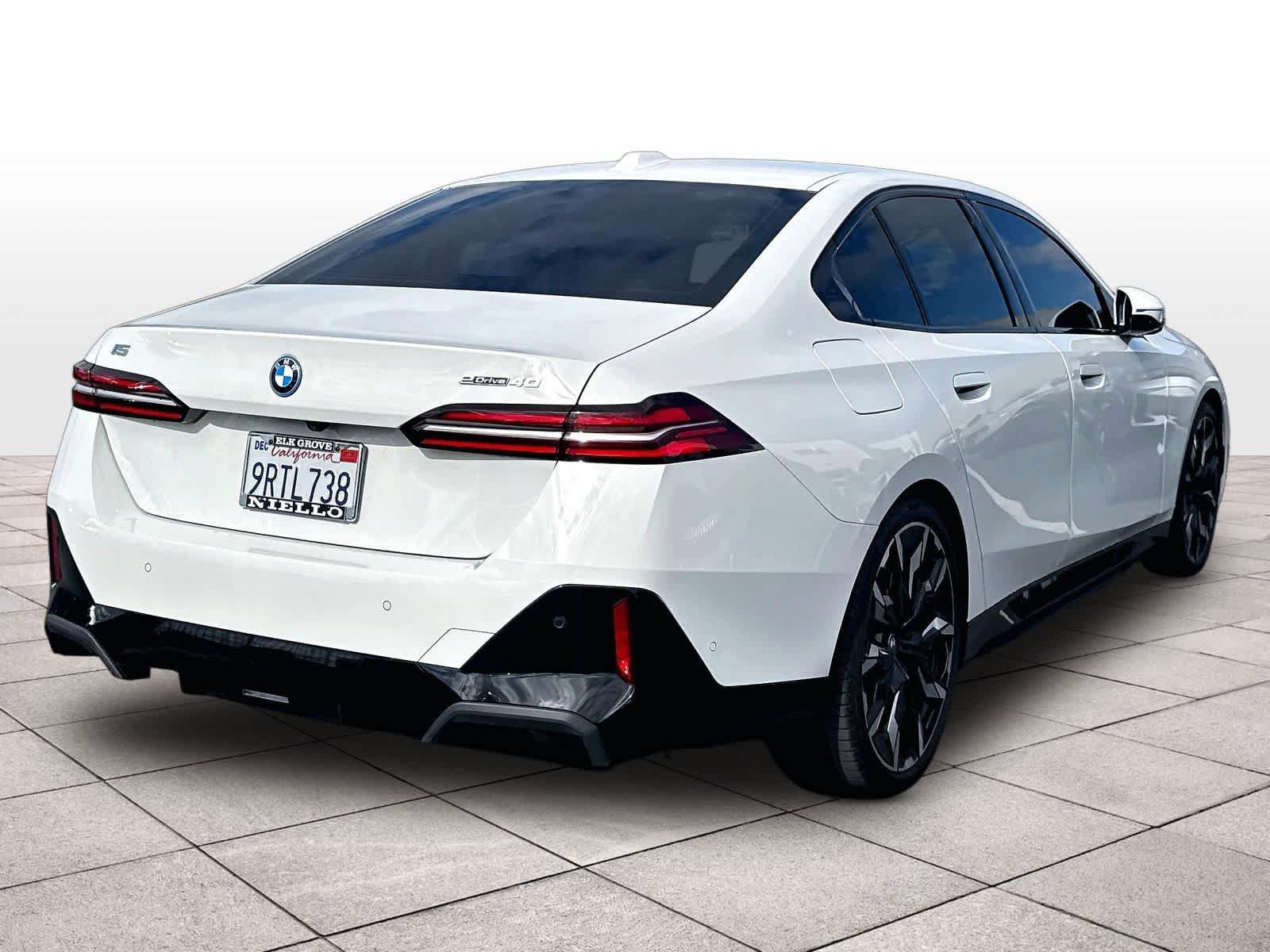 Used 2025 BMW i5 eDrive40i w/ M Sport Package RWD image 9