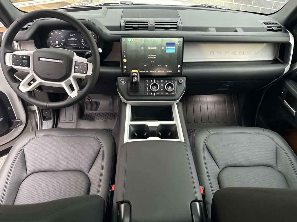 New 2026 Land Rover Defender 110 X-Dynamic SE AWD/4WD image 18
