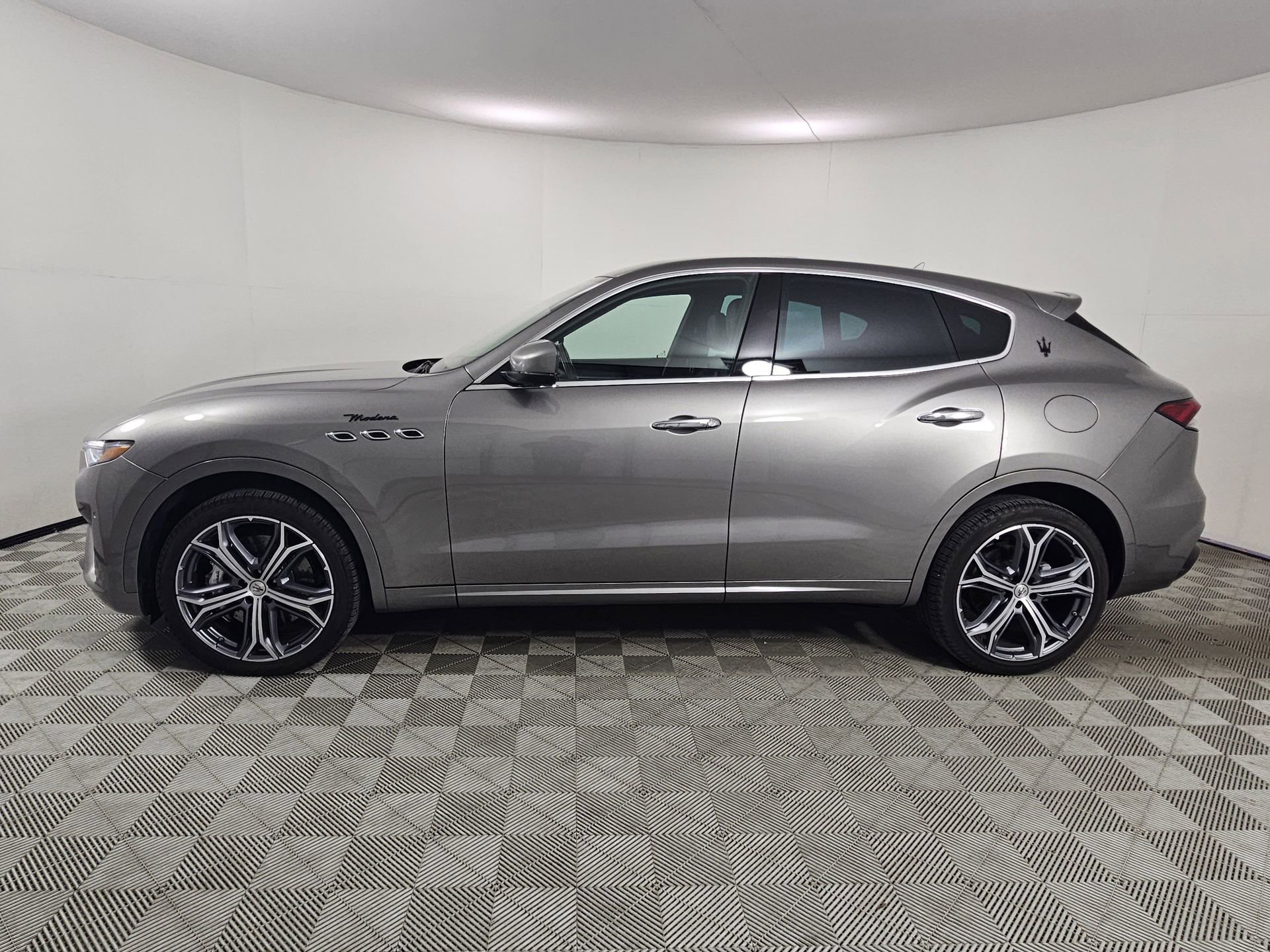 Used 2022 Maserati Levante Modena AWD/4WD image 4