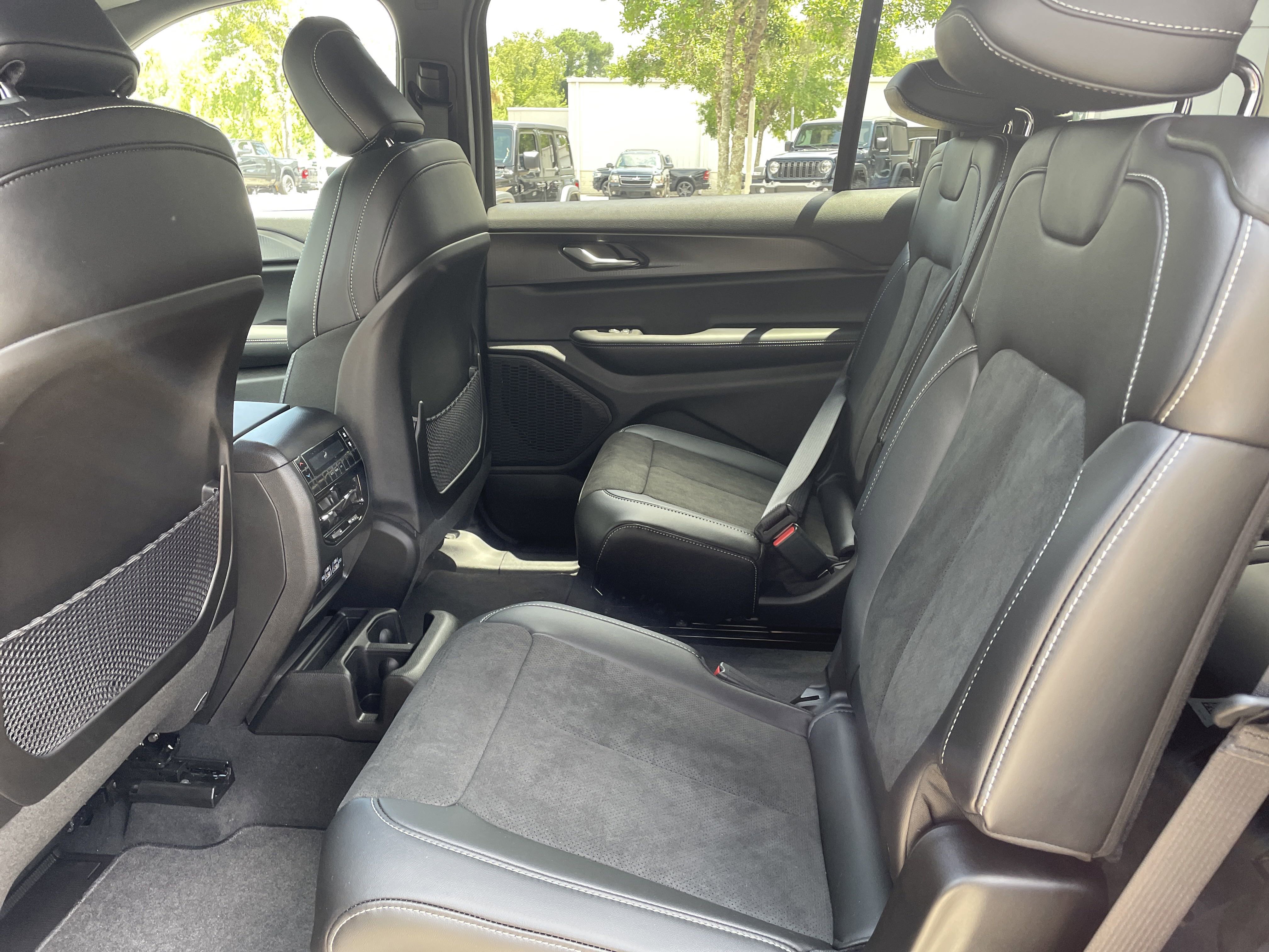 New 2025 Jeep Grand Cherokee L Altitude image 34