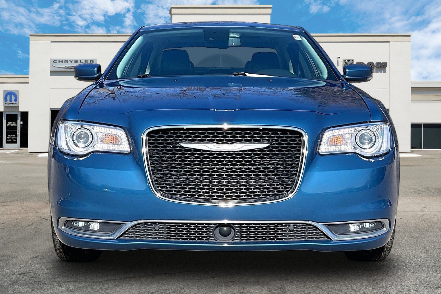 Used 2021 Chrysler 300 Touring L image 3