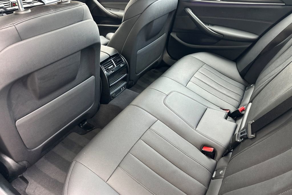 Used 2023 BMW 530e 530e iPerformance w/ M Sport Package image 12