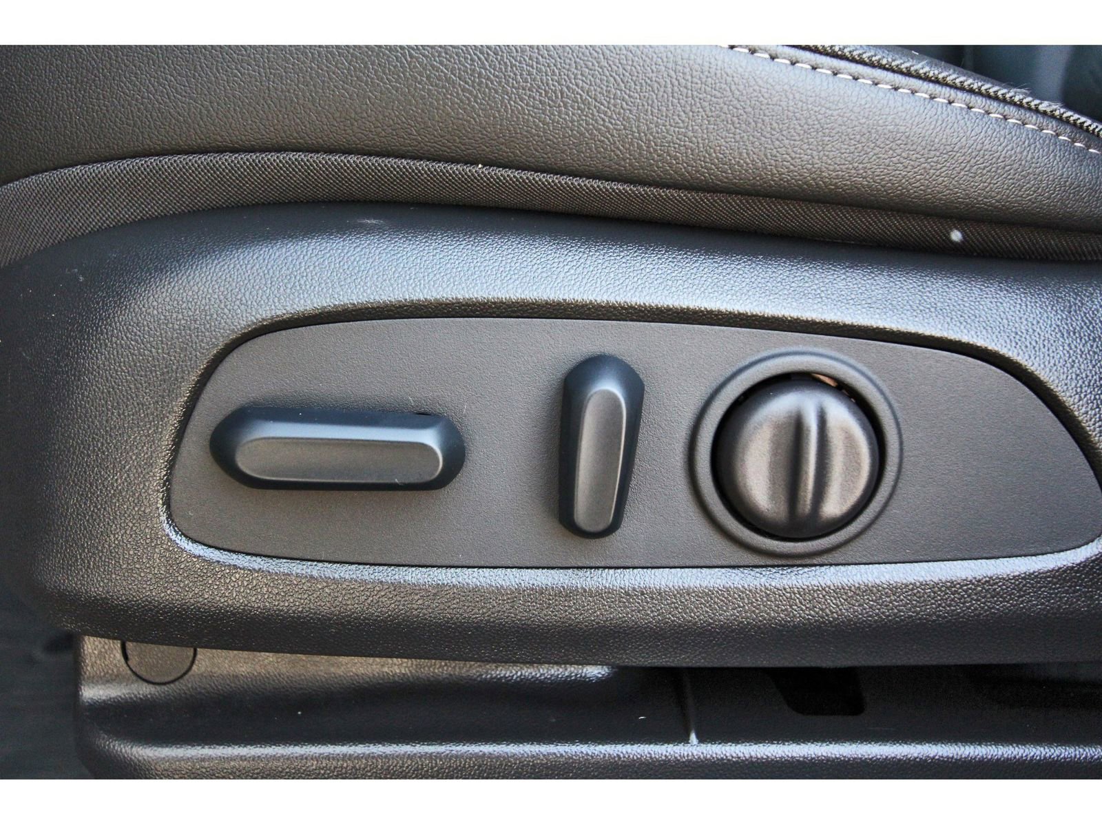 Used 2023 Buick Encore GX Essence w/ Experience Buick Package image 30