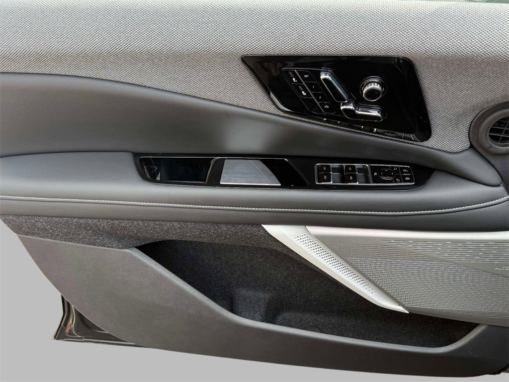 Used 2025 Cadillac Optiq Luxury 1 image 20