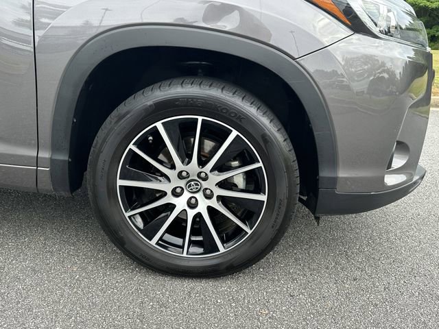 Used 2018 Toyota Highlander SE FWD image 14