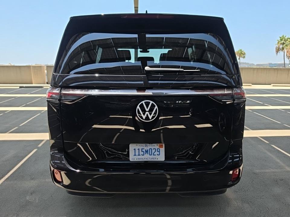 Used 2025 Volkswagen ID. Buzz Pro S Plus RWD image 18