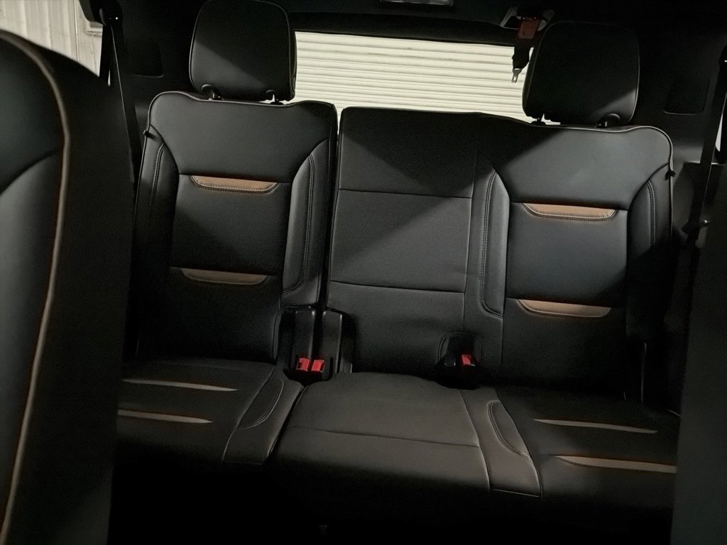 Used 2023 GMC Yukon AT4 w/ Technology Package image 32