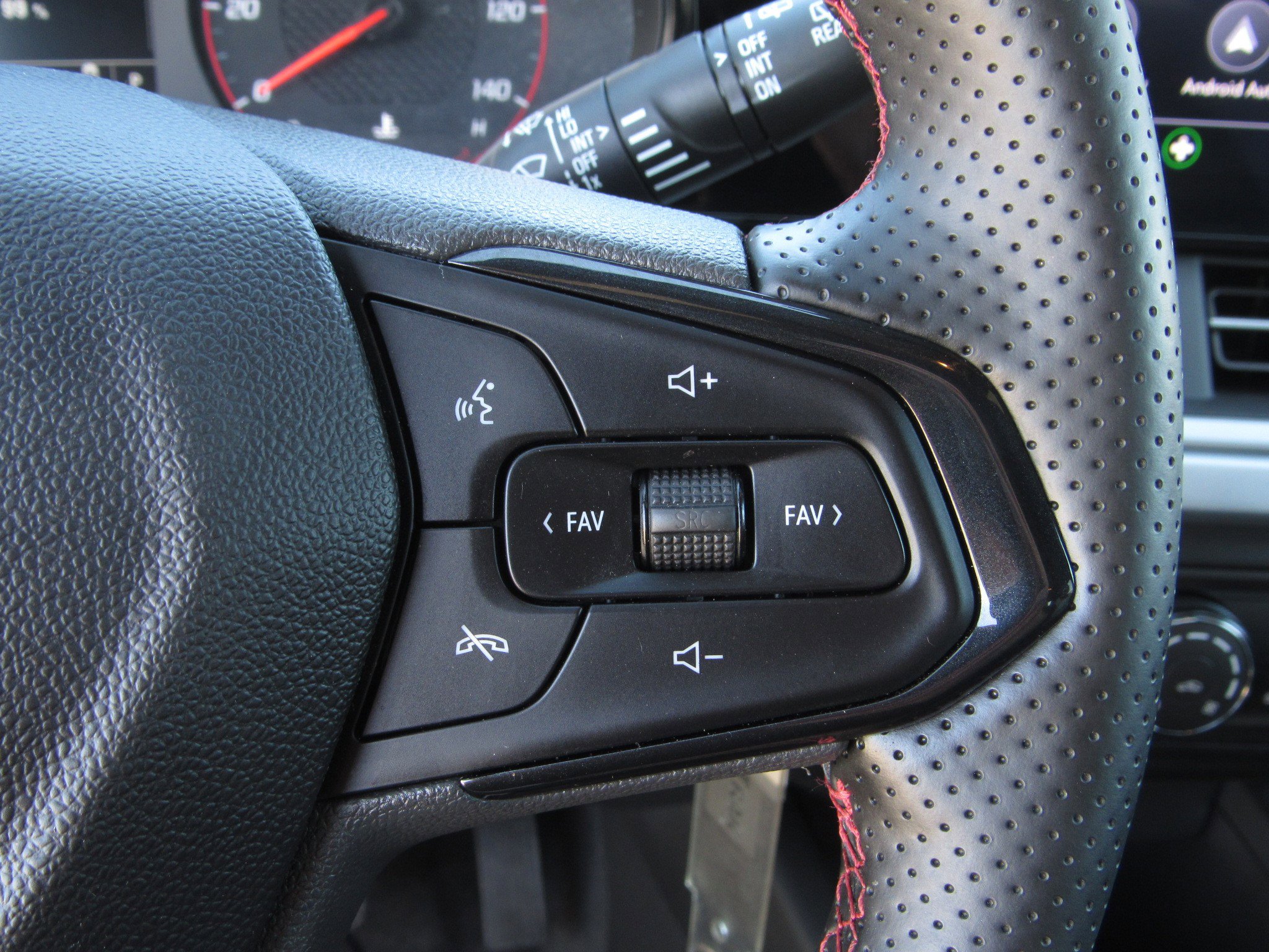 Used 2025 Chevrolet Trax RS w/ Sunroof Package image 25