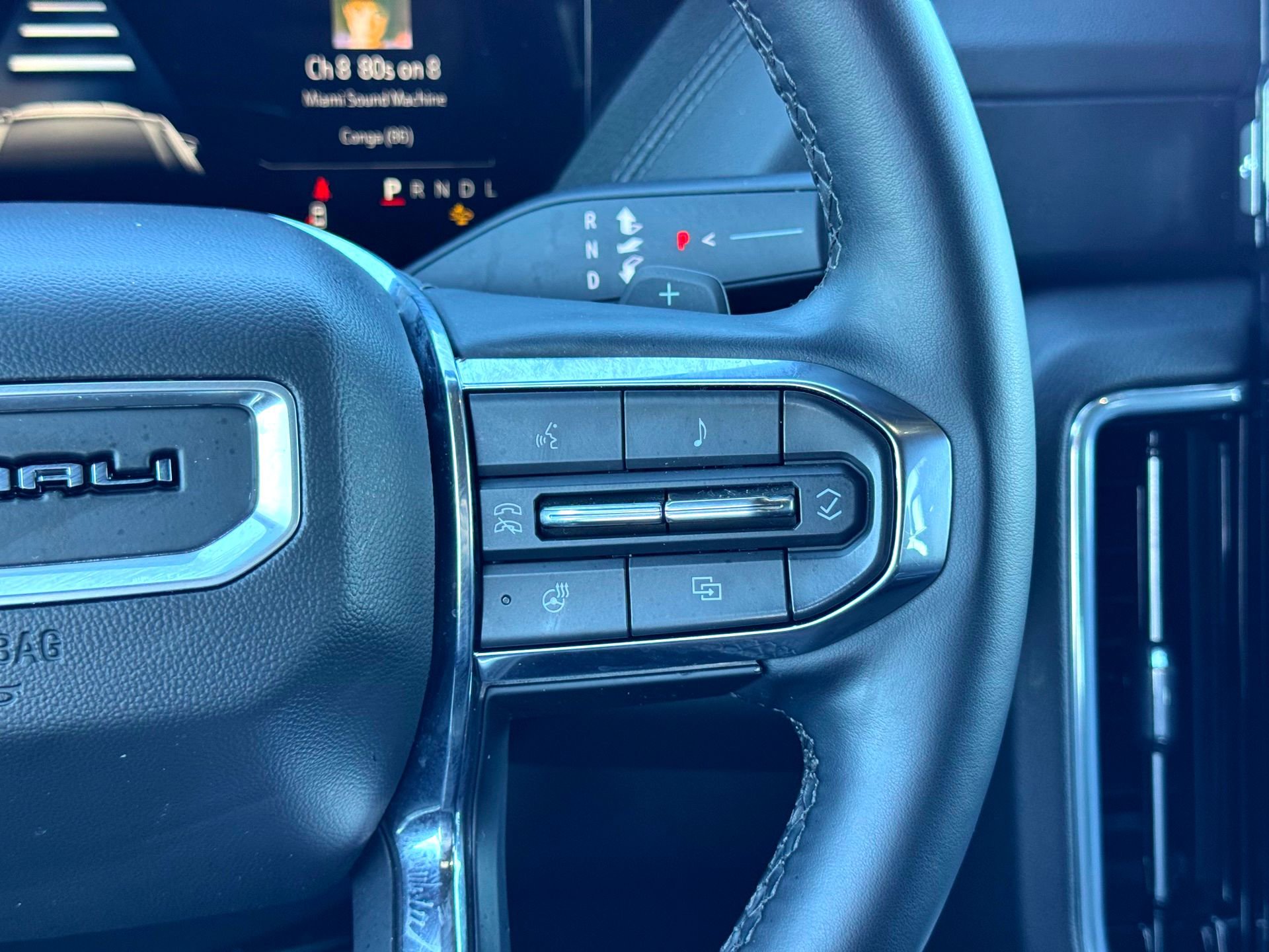 Used 2025 GMC Yukon XL Denali image 27