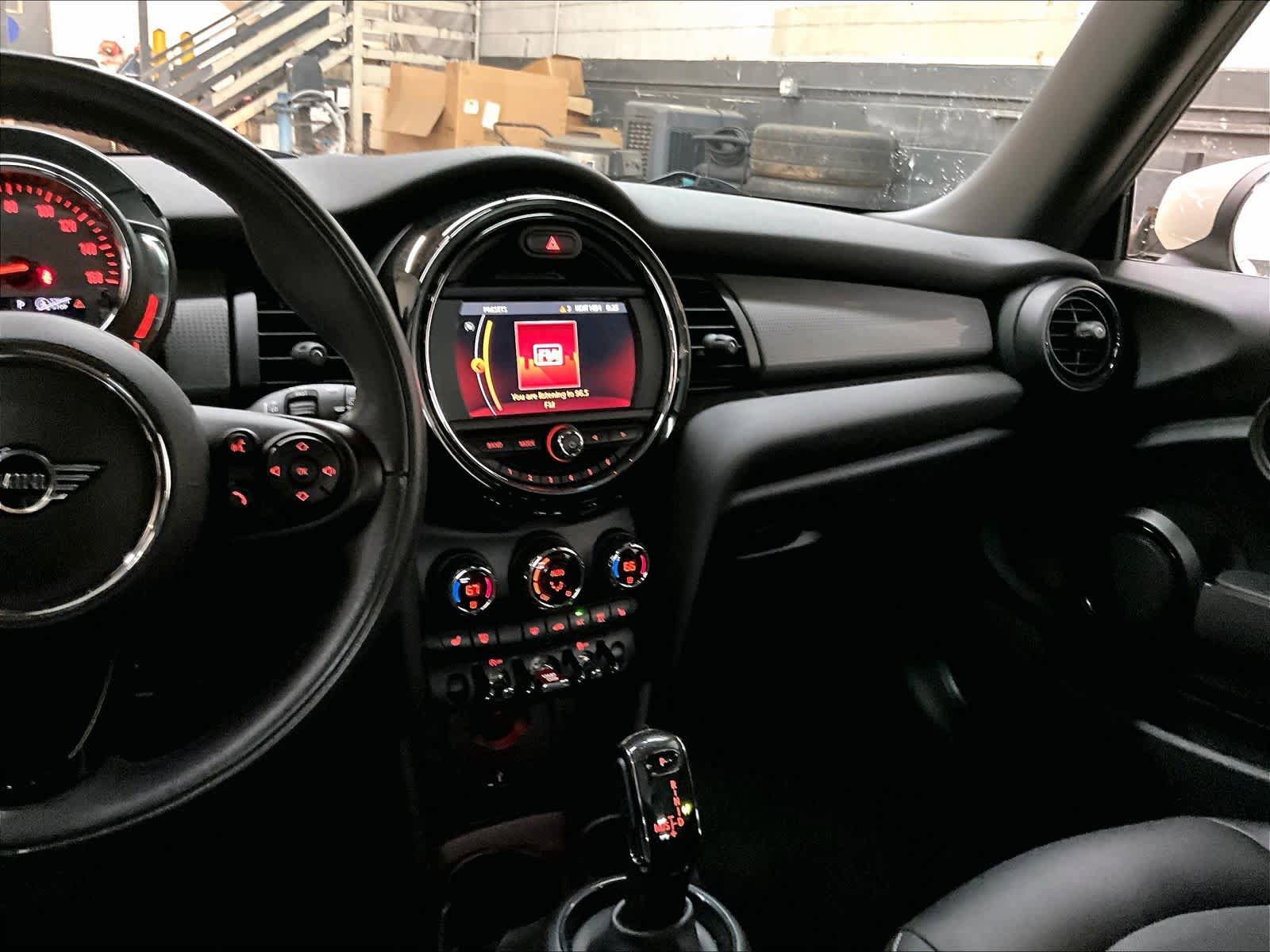 Used 2020 MINI Cooper 2-Door Hardtop image 8