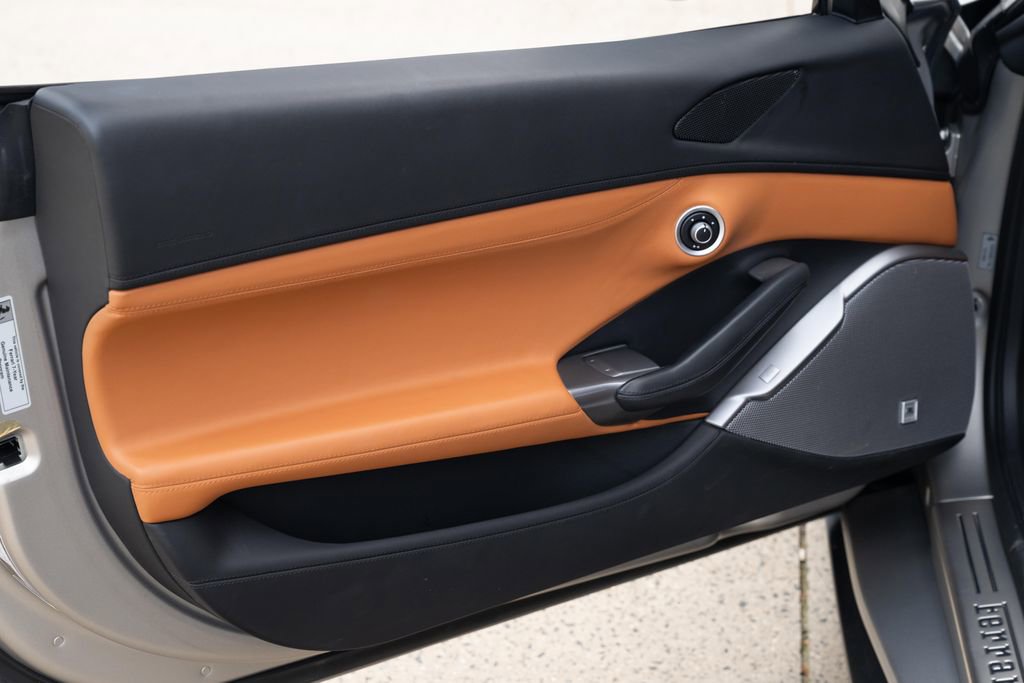 Certified 2019 Ferrari Portofino image 31