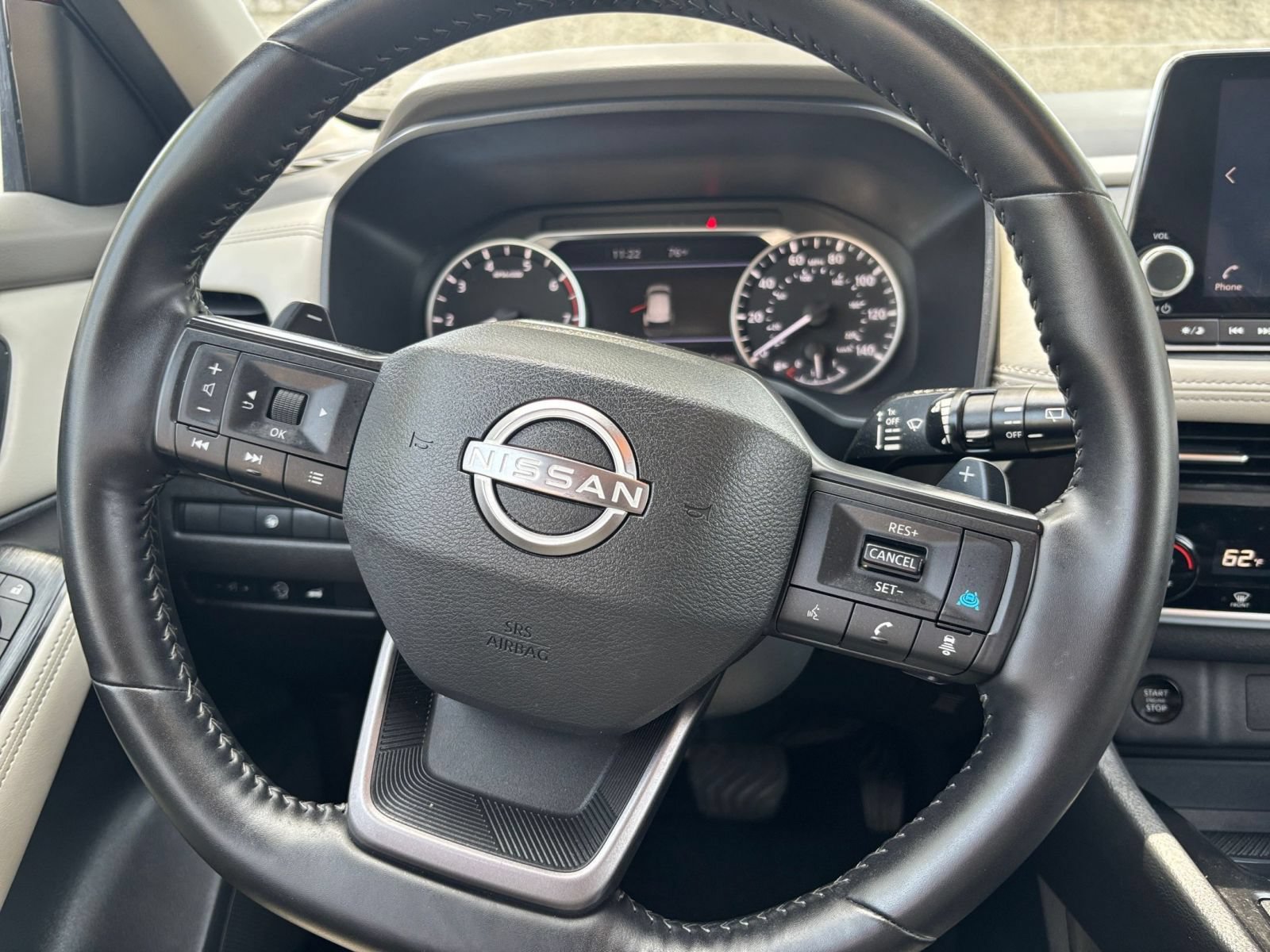 Used 2025 Nissan Rogue SV FWD image 30