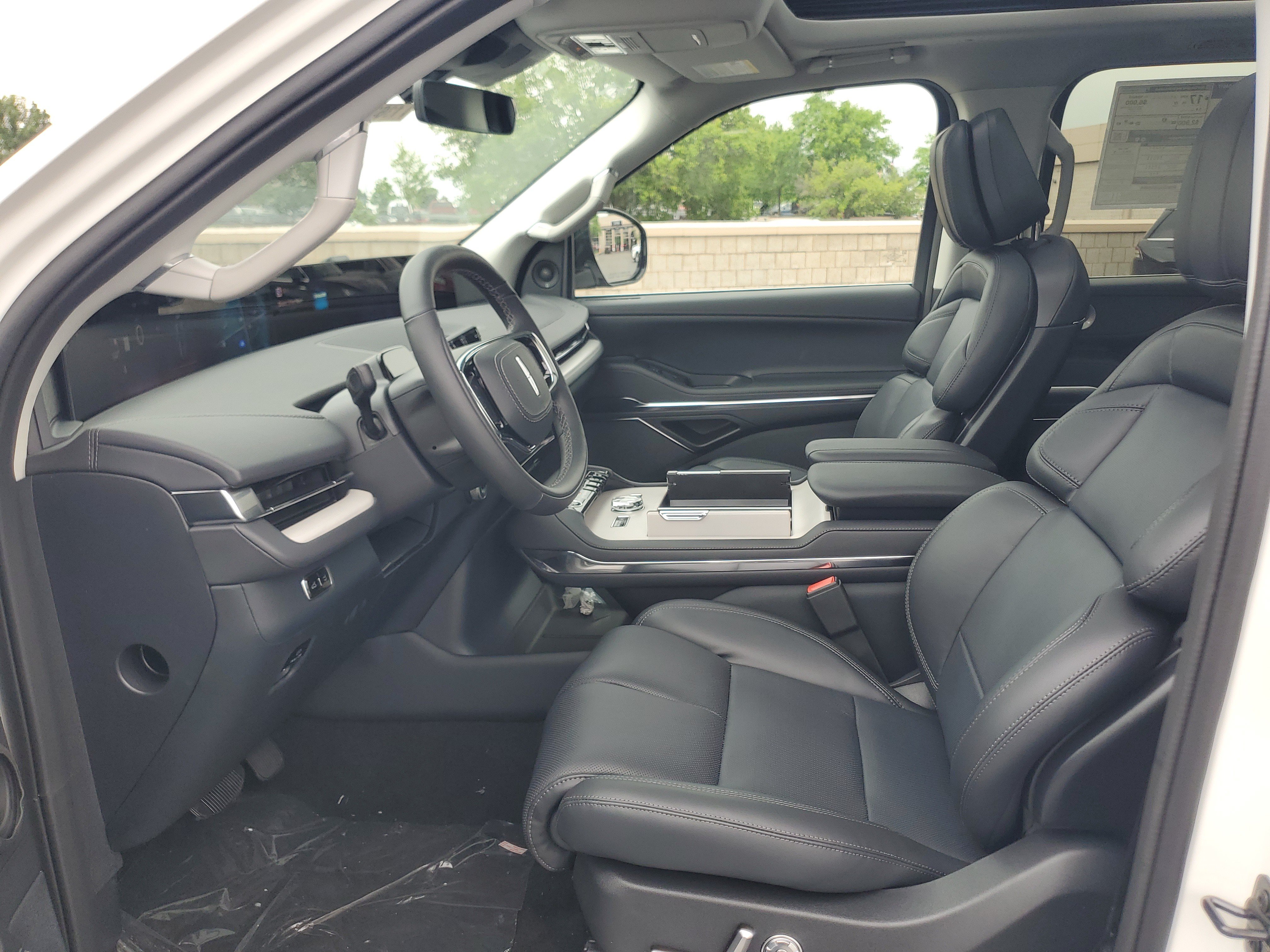 New 2026 Lincoln Navigator Reserve AWD/4WD image 12