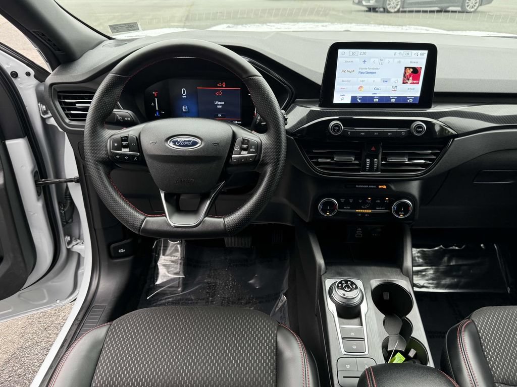 Used 2025 Ford Escape ST-Line AWD/4WD image 3