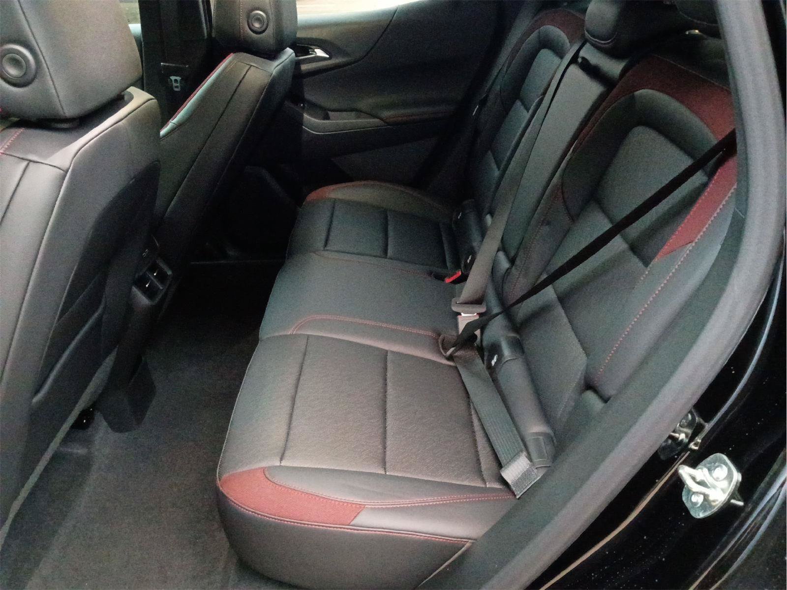 New 2027 Chevrolet Equinox RS FWD image 21