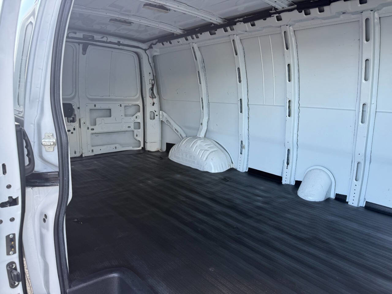 Used 2023 GMC Savana 2500 Extended w/ Driver Convenience Package RWD image 25