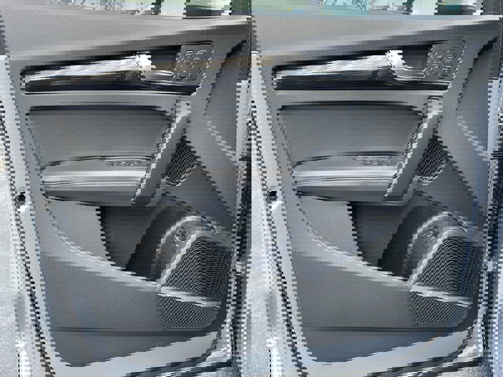 Used 2020 Audi Q5 e Prestige w/ Prestige Package image 16