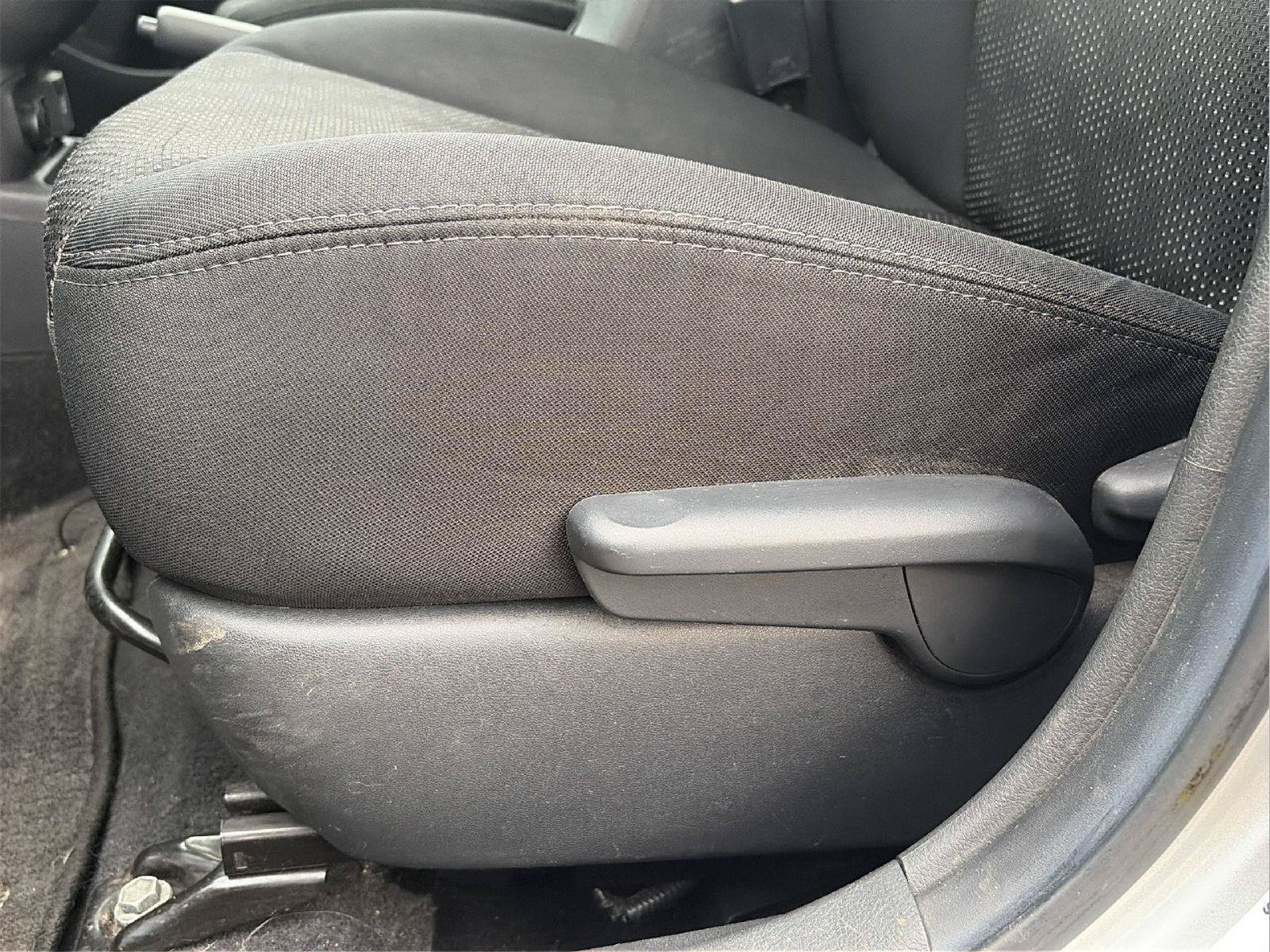 Used 2009 Pontiac Vibe w/ Preferred Package FWD image 22