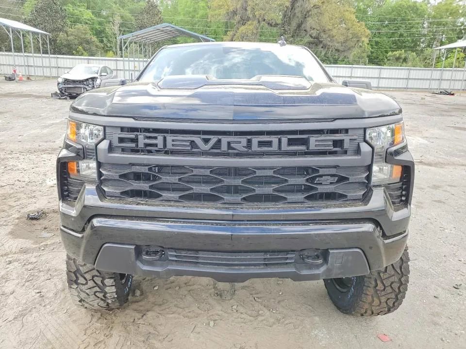 Used 2026 Chevrolet Silverado 1500 Custom Trail Boss w/ Midnight Edition AWD/4WD image 5