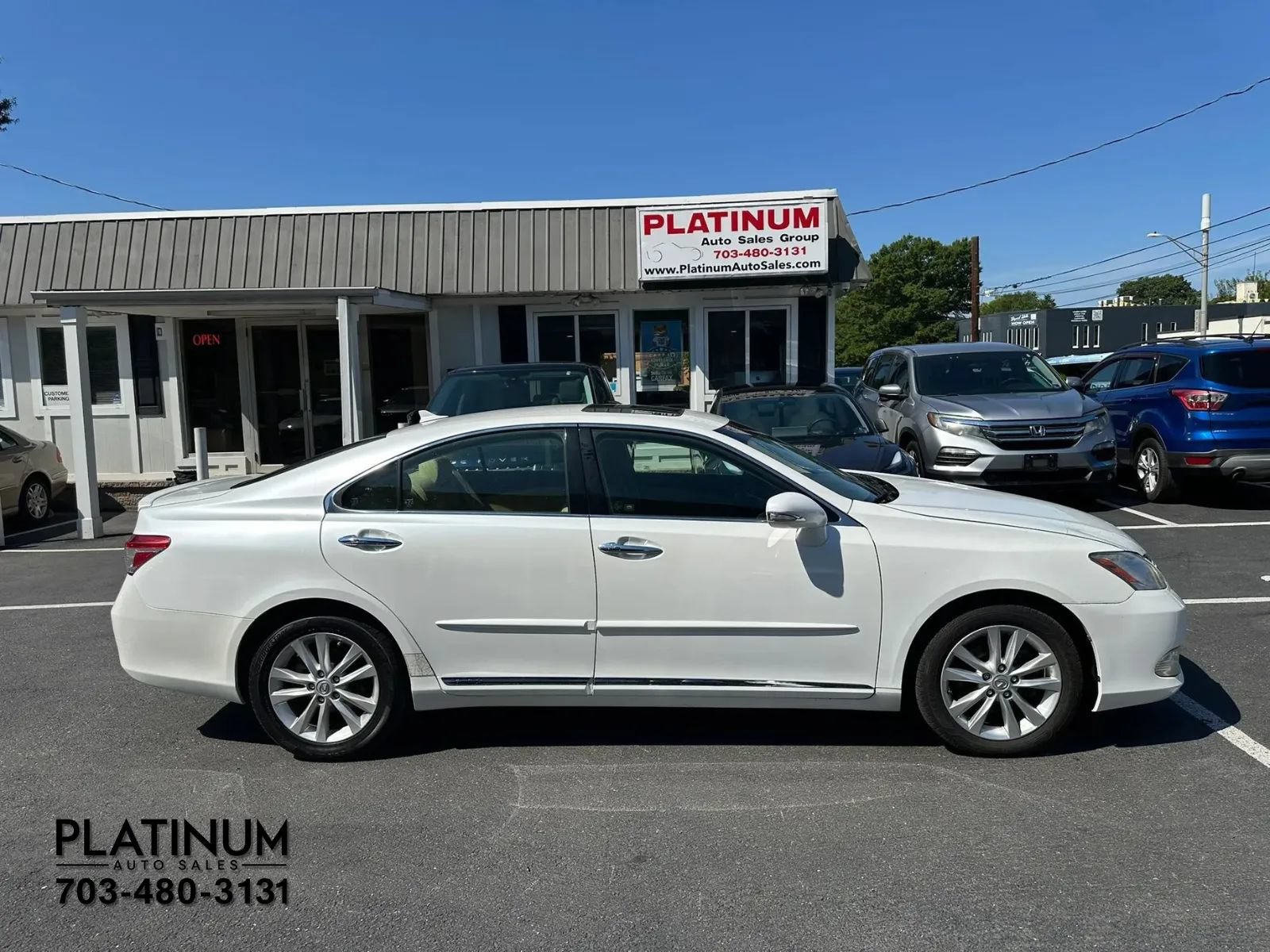 Used 2010 Lexus ES 350 w/ Preferred Accessory Package FWD image 2