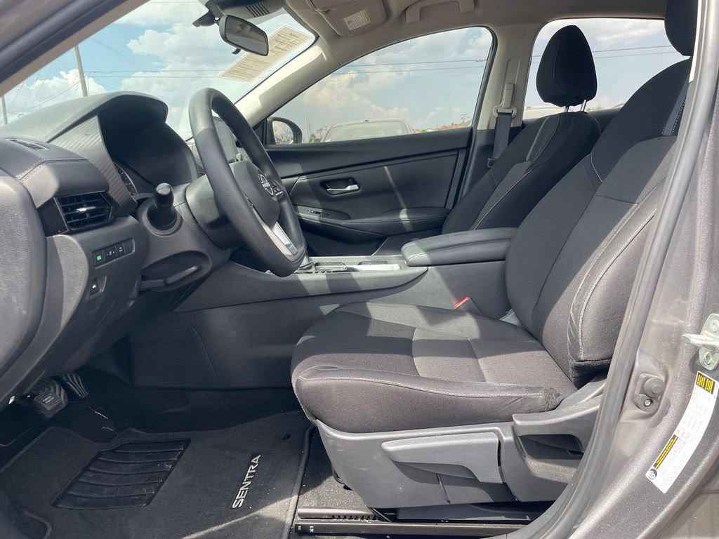 Used 2025 Nissan Sentra SV FWD image 10