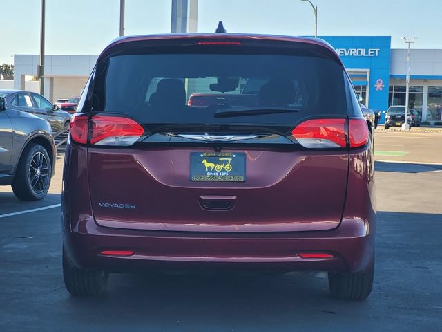 Certified 2023 Chrysler Voyager LX FWD image 5