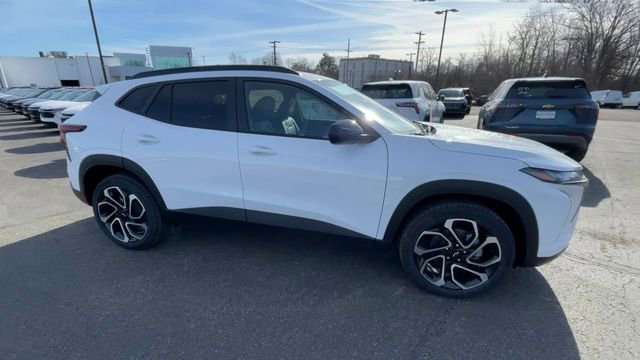 New 2026 Chevrolet Trax RS w/ Sunroof Package image 3