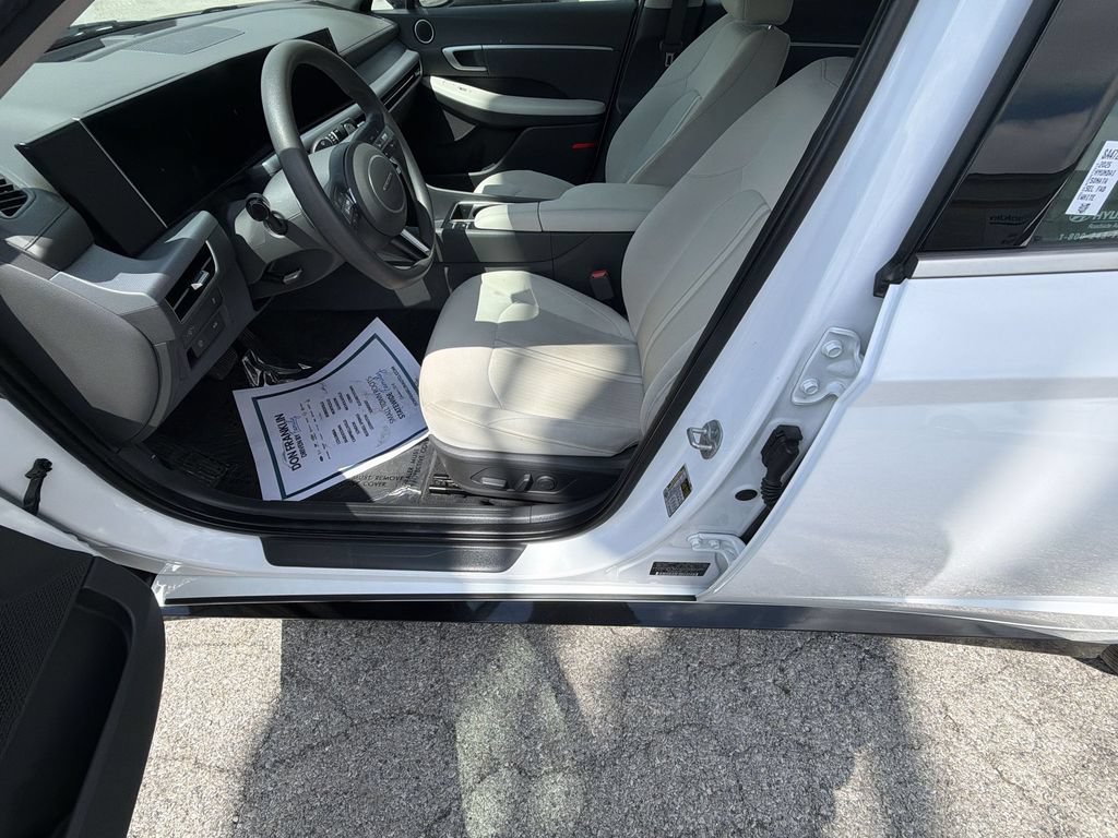 Used 2025 Hyundai Sonata SEL FWD image 12
