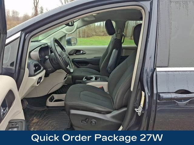 Used 2021 Chrysler Pacifica Touring AWD/4WD image 2