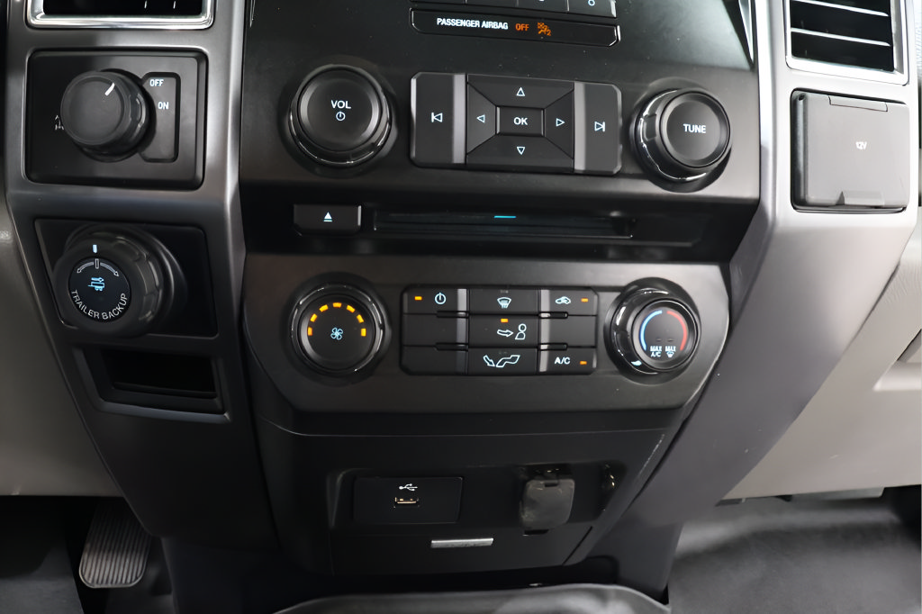 Used 2016 Ford F150 XLT w/ Trailer Tow Package RWD image 18
