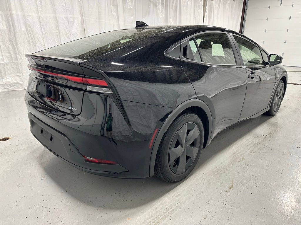 Used 2025 Toyota Prius LE FWD image 7