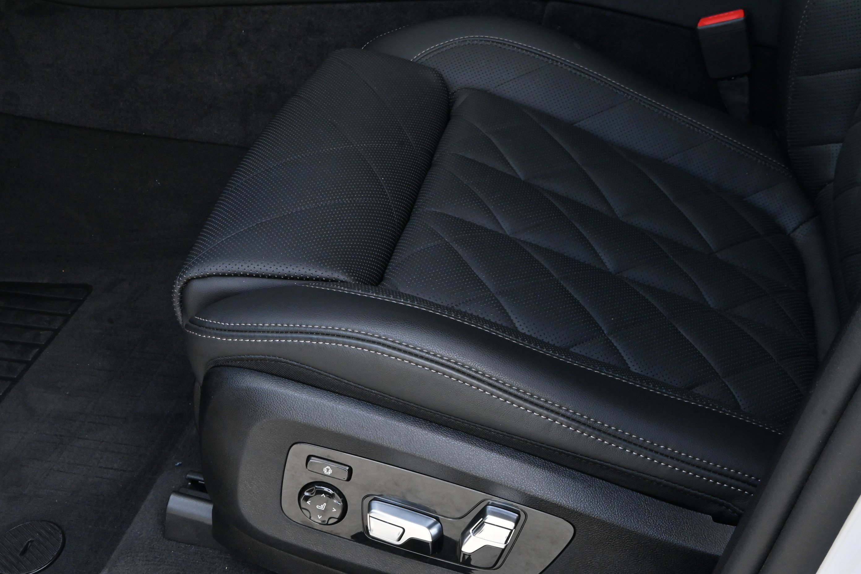 Certified 2024 BMW X7 xDrive40i image 29