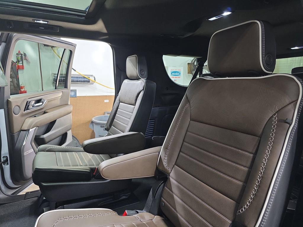 New 2026 GMC Yukon XL Denali Ultimate AWD/4WD image 16