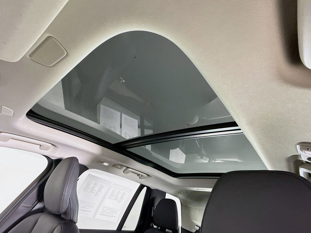 Certified 2025 Volvo XC90 B6 Plus image 22