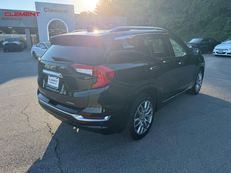 Used 2023 GMC Terrain Denali w/ Denali Premium Package AWD/4WD image 9