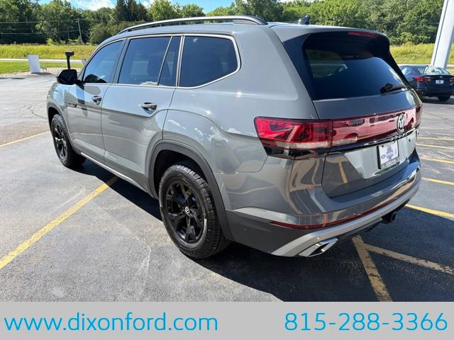 Used 2025 Volkswagen Atlas Peak Edition SE AWD/4WD image 6