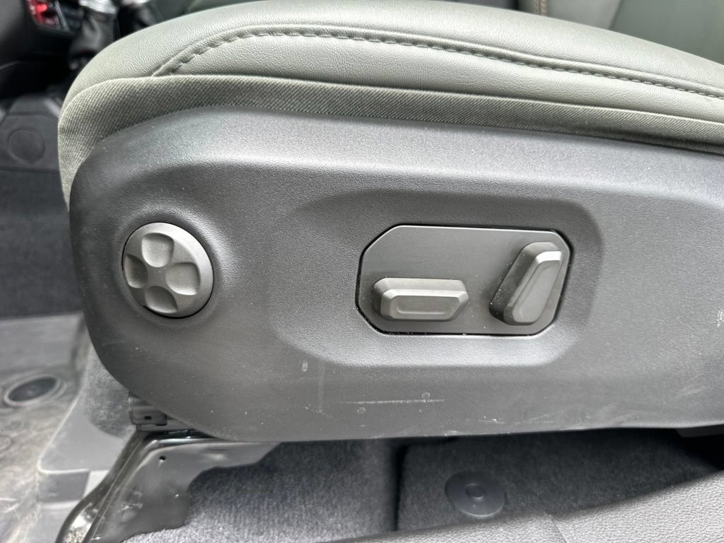 Used 2025 Jeep Gladiator Mojave AWD/4WD image 28