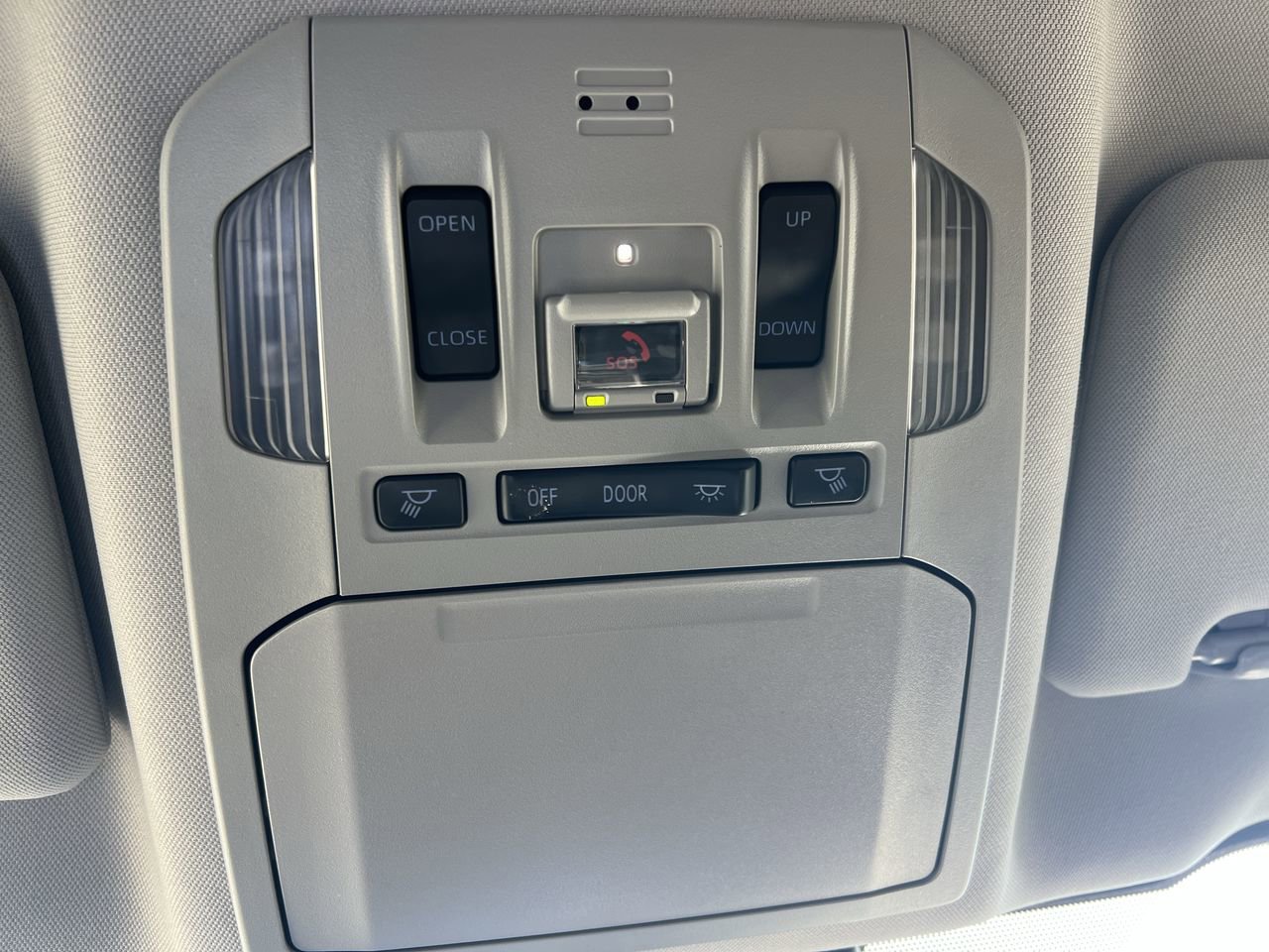 Used 2022 Toyota Highlander XLE AWD/4WD image 28