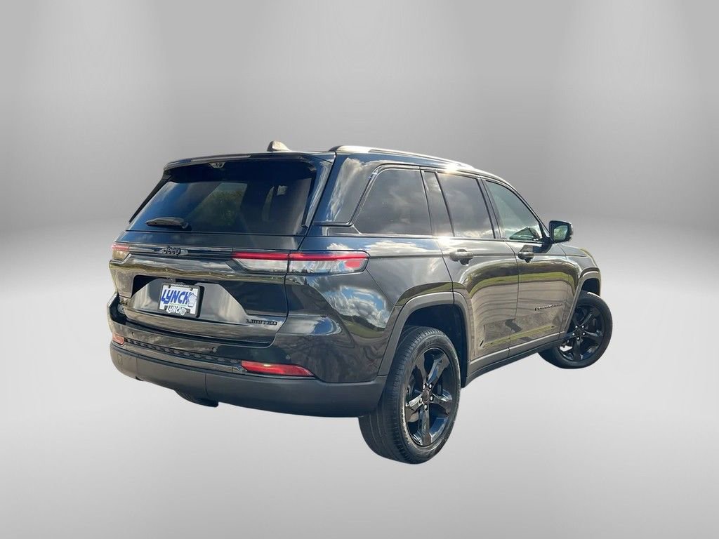 Used 2024 Jeep Grand Cherokee Limited w/ Luxury Tech Group II image 4