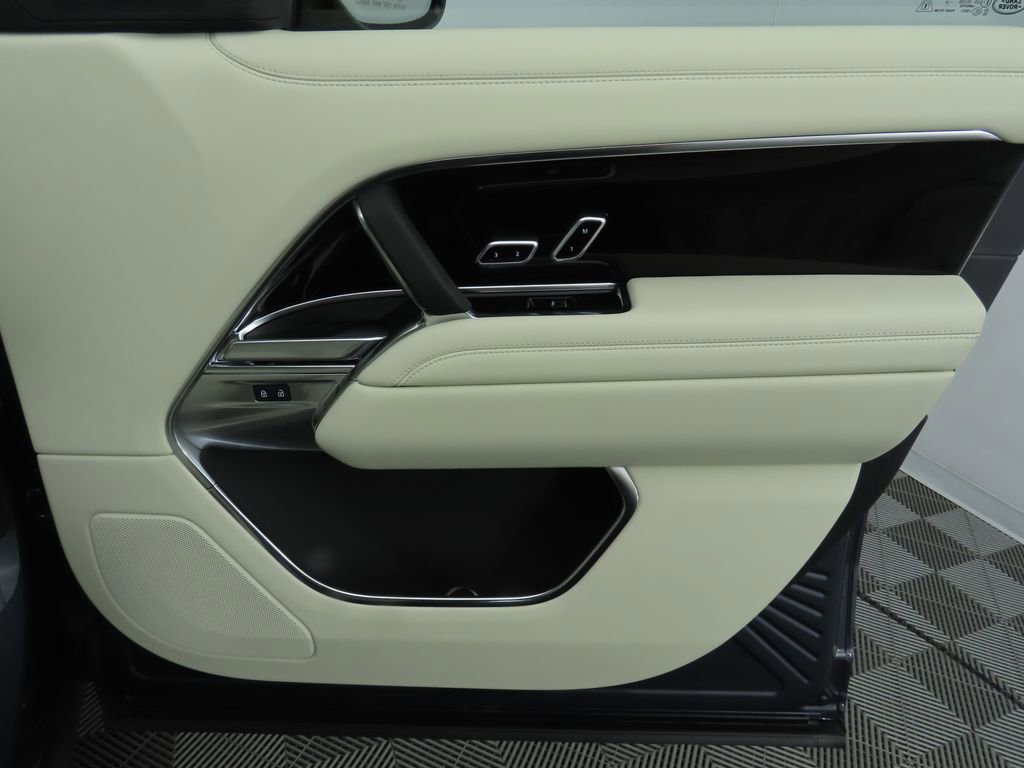 New 2025 Land Rover Range Rover SE image 26