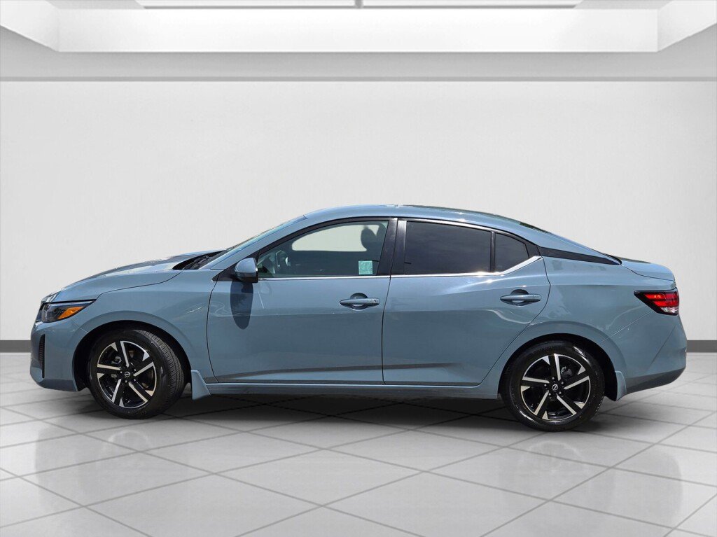 Used 2024 Nissan Sentra SV FWD image 8