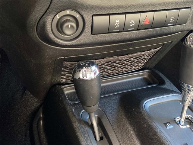 Used 2013 Jeep Wrangler Unlimited Sahara image 25