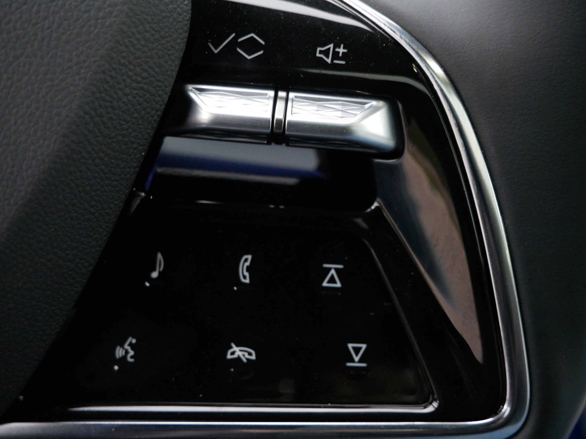 New 2026 Cadillac Optiq Luxury 1 w/ LPO, Floor Liner Package image 26