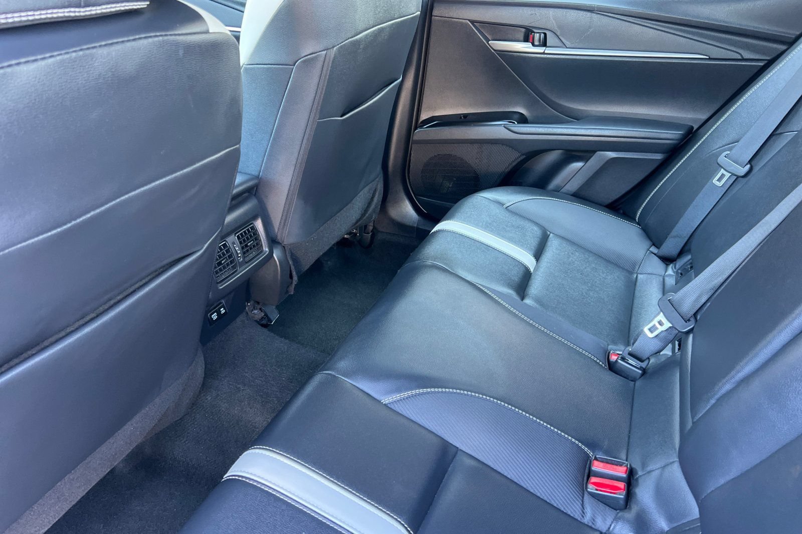 Certified 2025 Toyota Camry SE FWD image 15