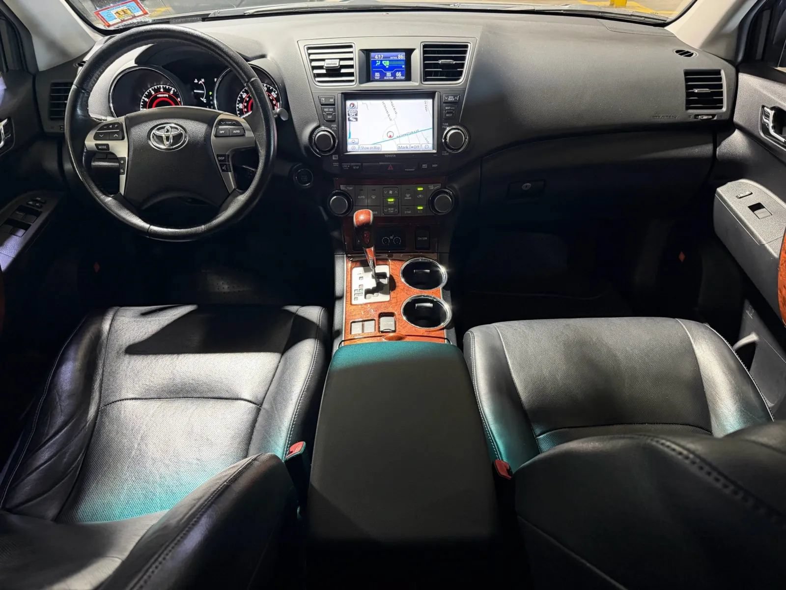 Used 2012 Toyota Highlander Limited w/ Tow Pkg AWD/4WD image 8